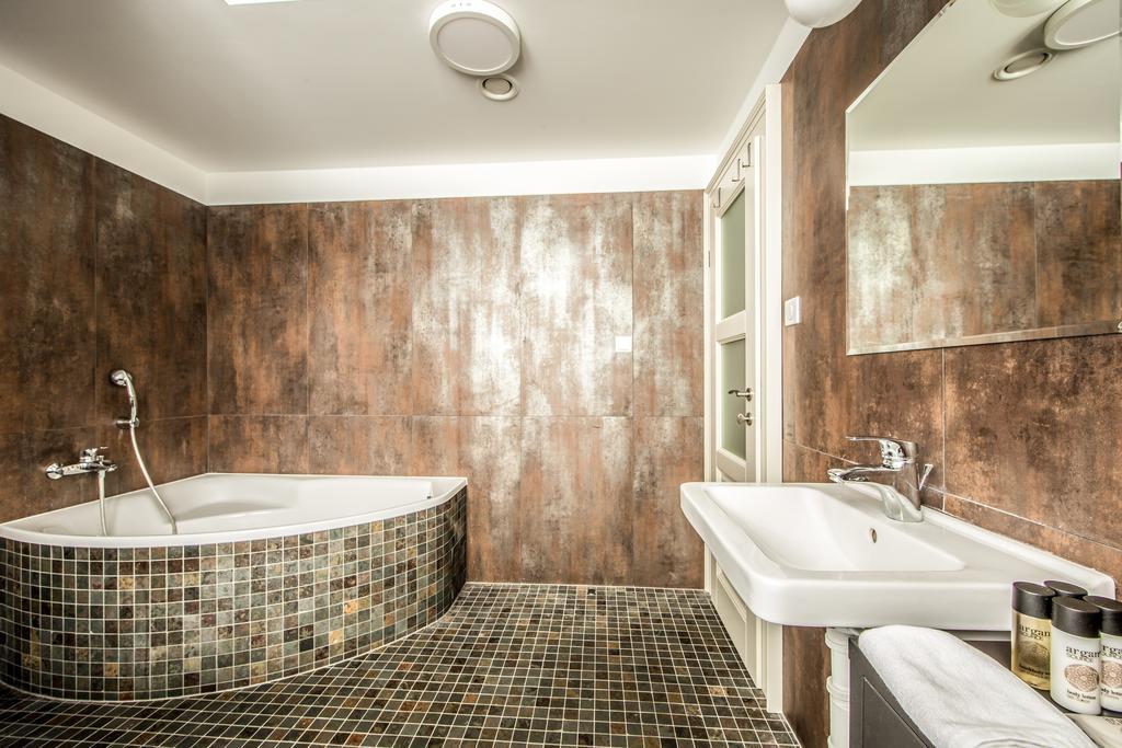 Aplend City Bastova 1 Братислава Екстериор снимка