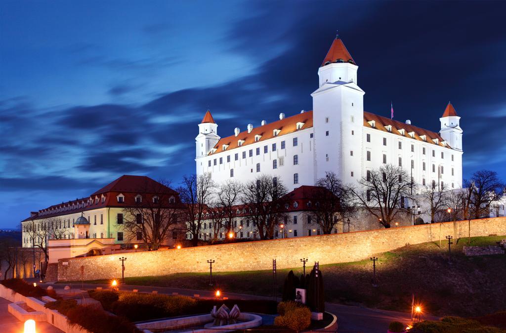 Aplend City Bastova 1 Братислава Екстериор снимка